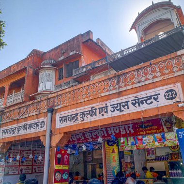  Kumaşlar, Saree, Sari ve Jaipur 'daki Pembe Şehir, Johari, Hawa Mahal ve Bapu Çarşısı' ndaki kuyumcular ve mağazalar.