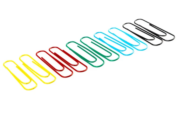 Geïsoleerde Gekleurde Paperclips Een Witte Achtergrond — Stockfoto