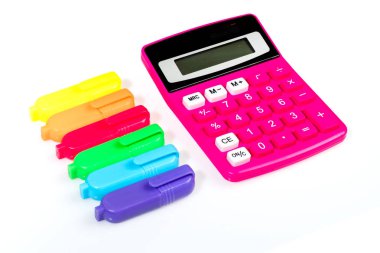 pembe hesap makinesi ve keçeli kalem ile Okul arka plan