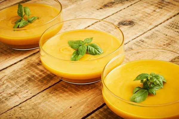 Zuppa Zucca Fresca Deliziosa Vecchio Tavolo Cucina Legno — Foto Stock