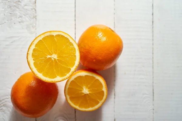 Top Wiev Organic Orange Fruits Old White Wooden Table — Stock Photo, Image