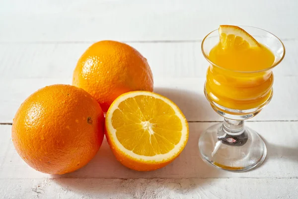 Glass Freshly Made Orange Juice Fruits White Wooden Table — Stock Photo, Image