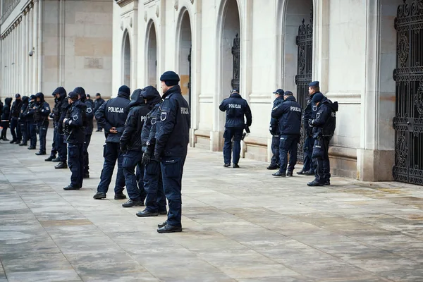 ポーランド警察、市街地でのデモを確保. — ストック写真
