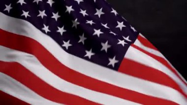 ABD bayrağı Amerika 'da bağımsızlık günü rüzgar sallayarak