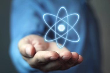 Beyaz işadamı holding atom. Güç ve İnovasyon kavramı