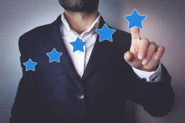 Notunu artırmak için beş yıldızlı işaret iş adamı. Değerlendirme ve sınıflandırma kavramı