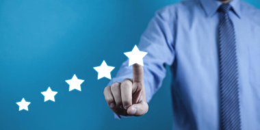 Notunu artırmak için beş yıldızlı işaret iş adamı. Değerlendirme ve sınıflandırma kavramı