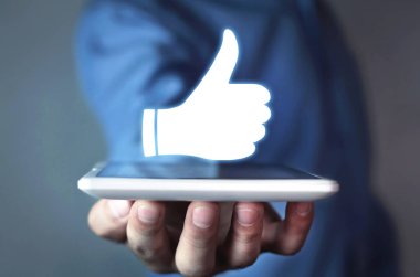 Başparmak gibi tabela holding adam. Sosyal medya kavramı