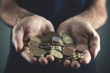 Paralar holding insan eller. Tasarruf ve yatırım kavramı