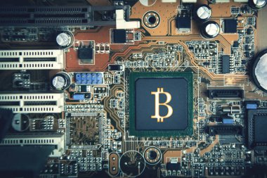 Bilgisayar anakart Bitcoin sembolü. Bitcoin teknoloji kavramı