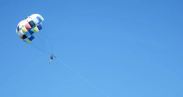 Caucasian Skydiver Flying Parachute Freedom Extreme Sport — Stock Photo, Image