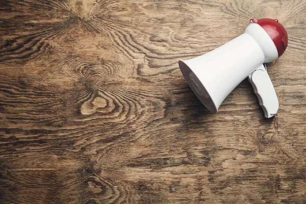 Megafone Sobre Fundo Madeira Conceito Atenção — Fotografia de Stock