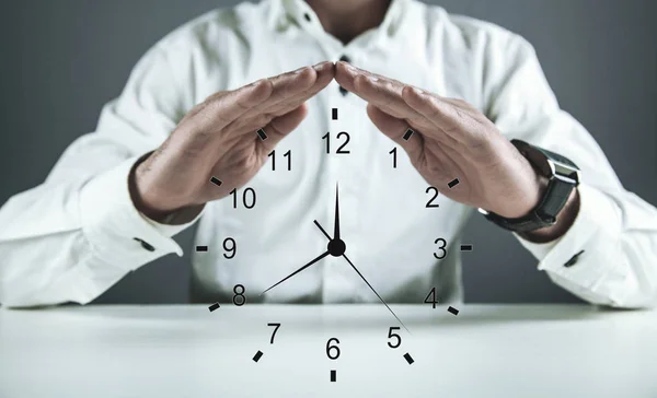 Hombre Negocios Protege Reloj Concepto Ahorro Tiempo —  Fotos de Stock