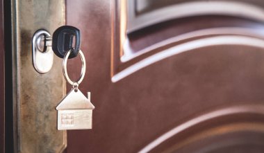  Anahtar anahtar deliği metal ev içinde.