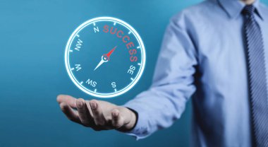 İşadamı holding pusula kelime başarı ile. 