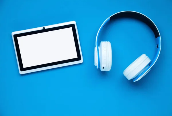 Headphones Tablet Blue Background — Stock Photo, Image