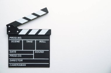 Beyaz arkaplanda film alkışı.