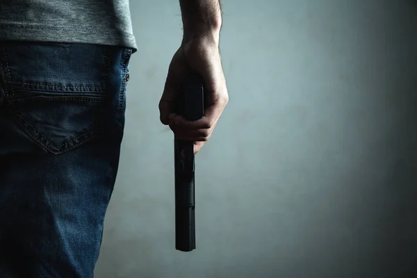 Hombre Sosteniendo Pistola Concepto Criminal — Foto de Stock