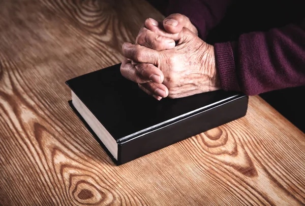 Hands Elderly Woman Praying Religion Concept — Stock Photo, Image
