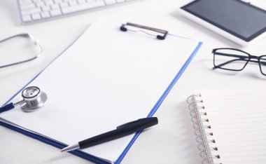 İşyeri bir doktor ofisi. Tıp kavramı