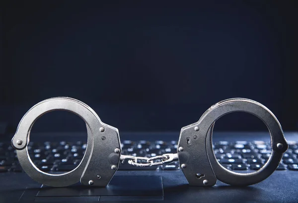 Handcuffs Computer Keyboard Concept Cyber Crime Online Fraud — Stock Photo, Image