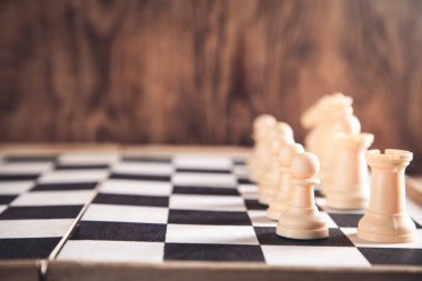 Satranç figürleri. Zeka oyunu. Rekabet stratejisi kavramı