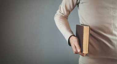 Beyaz adam İncil'de gösterilen.