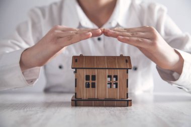 İş kız evi koru. Ev sigorta kavramı