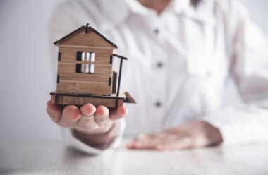 İş kız holding evi. Ev sigorta kavramı