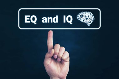 Erkek el EQ ve IQ kelime işaret.