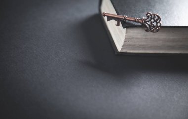 İncil 'li eski anahtar. Bilgelik ve bilgi kavramı