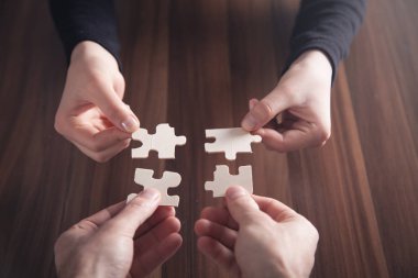 El tutma yapboz parçası. Çözüm, Başarı, Takım Çalışması