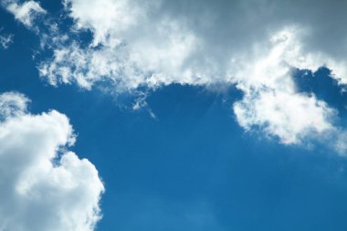 Güzel manzara. Mavi gökyüzü ve bulutlar