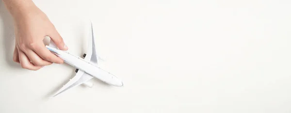 Modelo de avião à mão. Viagens — Fotografia de Stock
