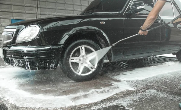 Mycie samochodów. Proces mycia w myjni samoobsługowej — Zdjęcie stockowe