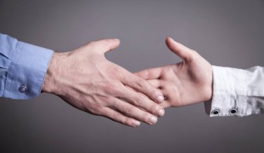 İş adamları el sallıyor. İş ortaklığı. Anlaşma concep