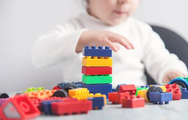 Little Girl Playing Colorful Construction Plastic Blocks — Stock Photo, Image