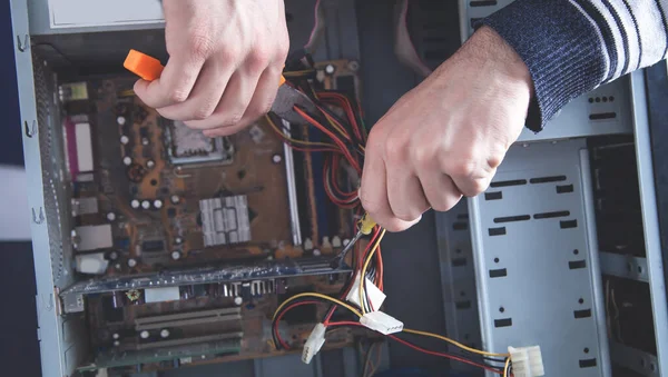 Reparador Tentando Reparar Computador Reparação Serviço — Fotografia de Stock