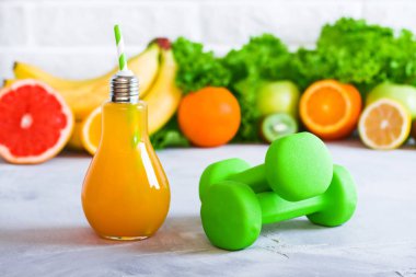 Kavram sağlıklı beslenme, diyet planı, detoks, içecekler, spor beslenme fikirler.