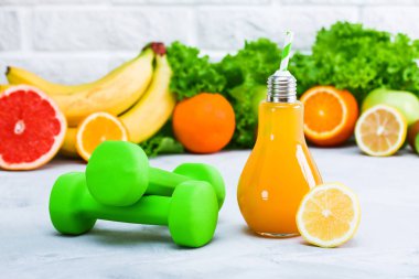 Kavram sağlıklı beslenme, diyet planı, detoks, içecekler, spor beslenme fikirler.