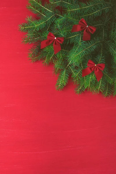 Boże Narodzenie Czerwony Tło Zielonym Drzewie Łuki Podłoże Drewniane Nowy — Zdjęcie stockowe