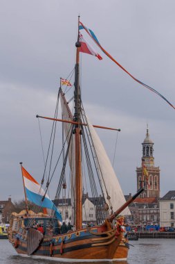 Kampen, Hollanda - 30 Mart 2018: Devlet yat De Utrecht