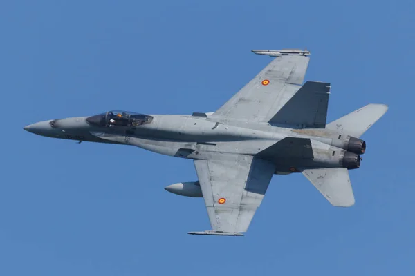Leeuwarden, Holanda 18 de abril de 2018: A Spanish F / A-18 Hornet — Fotografia de Stock