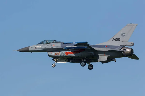 Leeuwarden, Países Bajos 18 de abril de 2018: A RNLAF F-16 during the —  Fotos de Stock