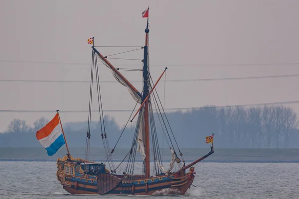 Kampen, Hollandia - 2018. március 30.: Állami Yacht De Utrecht — Stock Fotó