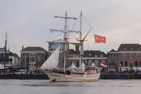 Kampen, Hollandia - 2018. március 30.: — Stock Fotó