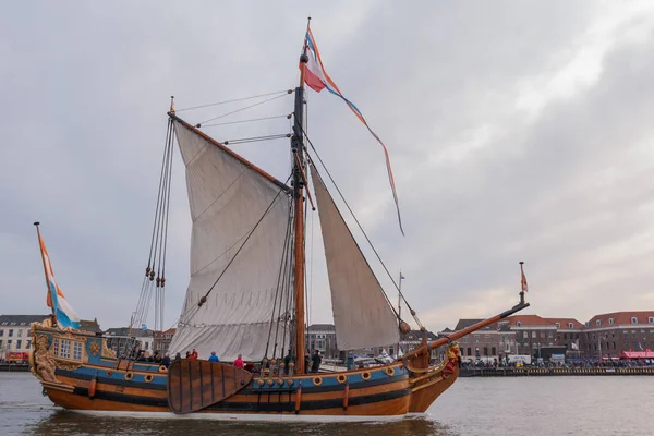 Kampen, Hollandia - 2018. március 30.: Állami Yacht De Utrecht — Stock Fotó