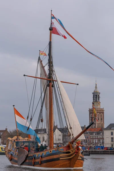 Kampen, Hollandia - 2018. március 30.: Állami Yacht De Utrecht — Stock Fotó