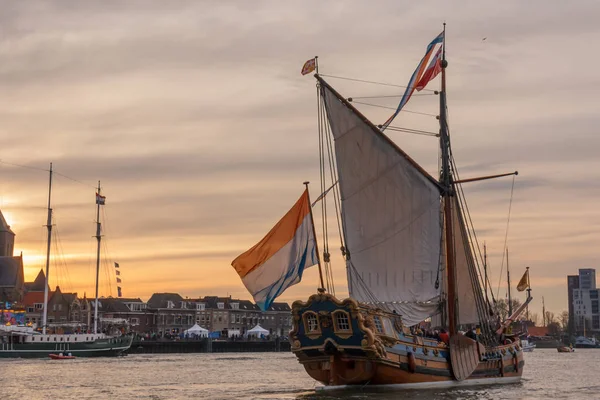 Kampen, Hollandia - 2018. március 30.: Állami Yacht De Utrecht — Stock Fotó