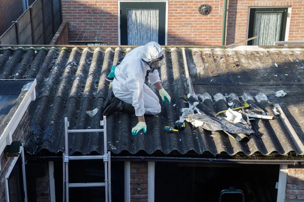 Professional asbestos removal. — Stock Photo, Image